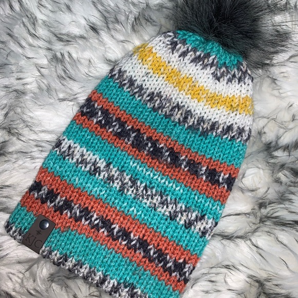 Karah Jean Creations Knit Beanie with a Fluffy Faux Fur Pom Pom - Picture 1 of 1